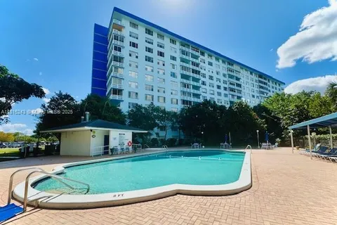 4001 Hillcrest Dr # 1014, Hollywood FL 33021