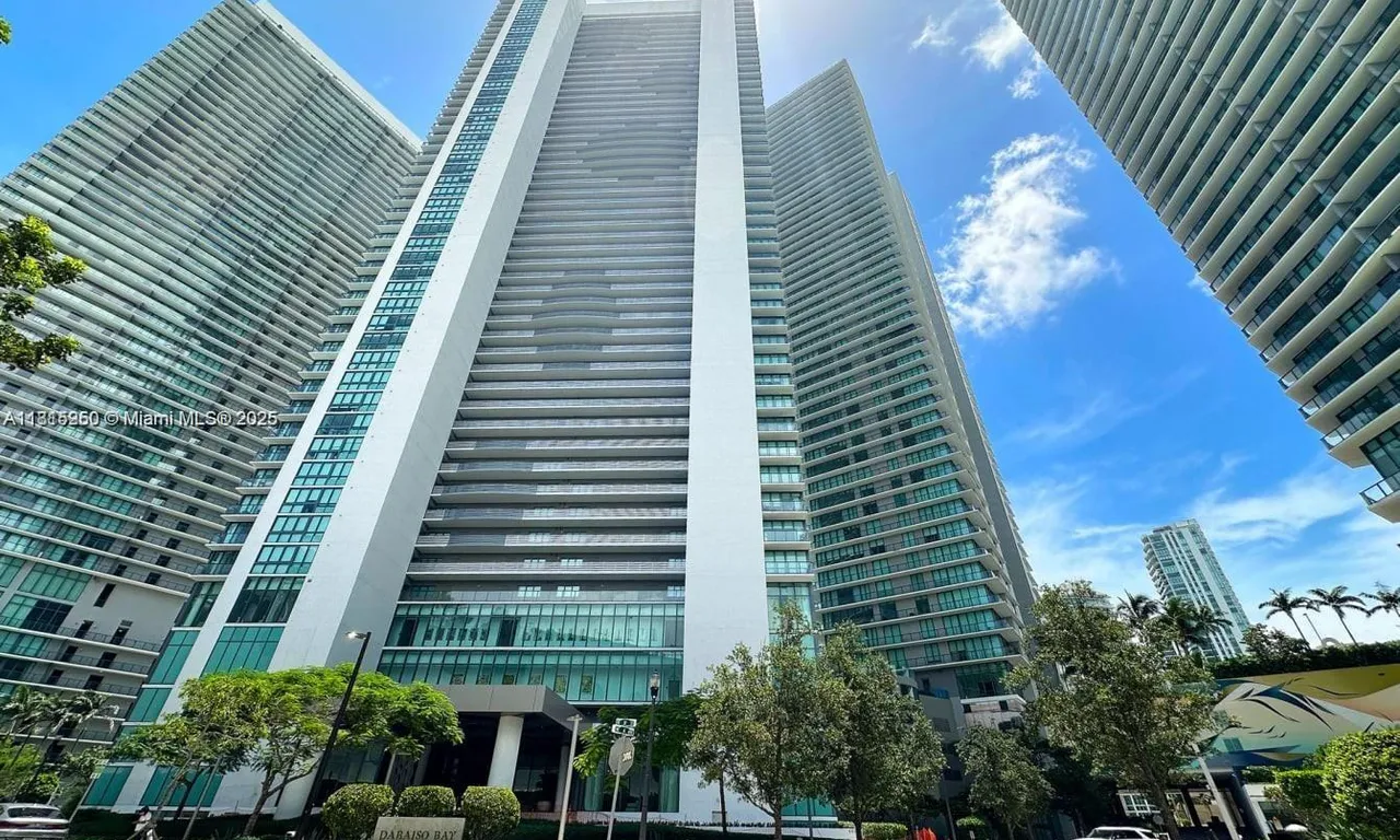 650 NE 32nd St, Miami FL 33137