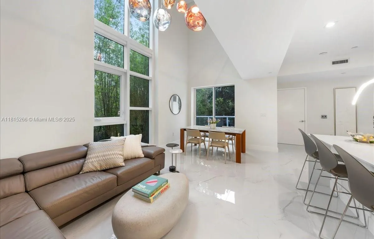 455 NE 39th St # 112, Miami FL 33137