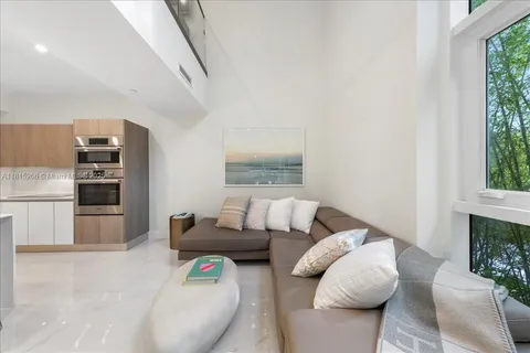455 NE 39th St # 112, Miami FL 33137