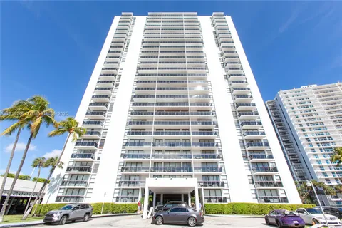 3675 N Country Club Dr # 401, Aventura FL 33180