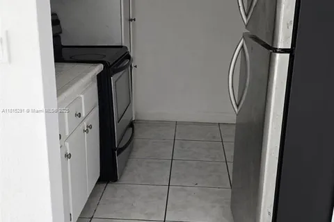 1885 NE 121st St # 17, North Miami FL 33181