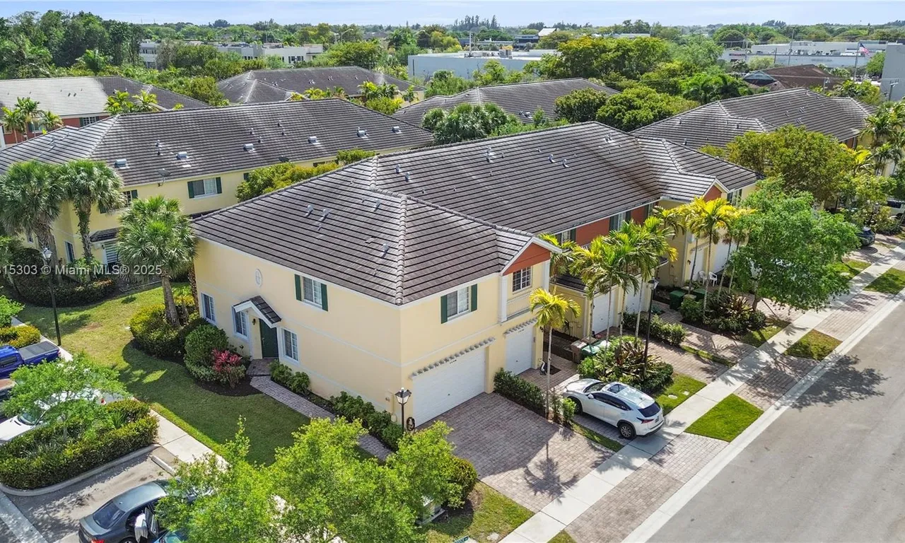 7702 Paddock Pl, Davie FL 33328