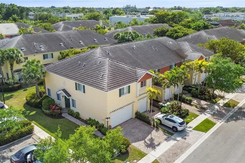 7702 Paddock Pl, Davie FL 33328