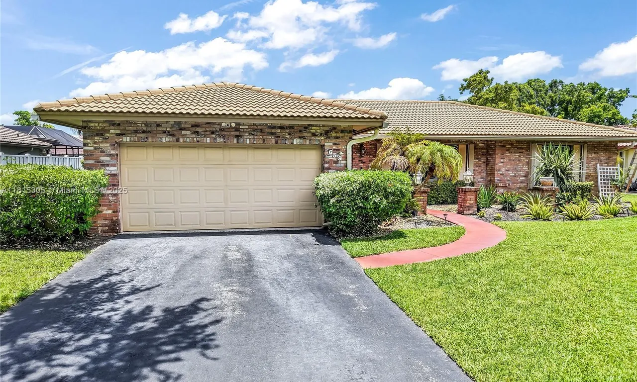 639 NW 101st Ter, Coral Springs FL 33071