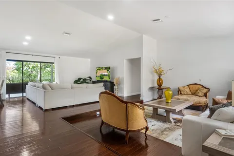 639 NW 101st Ter, Coral Springs FL 33071