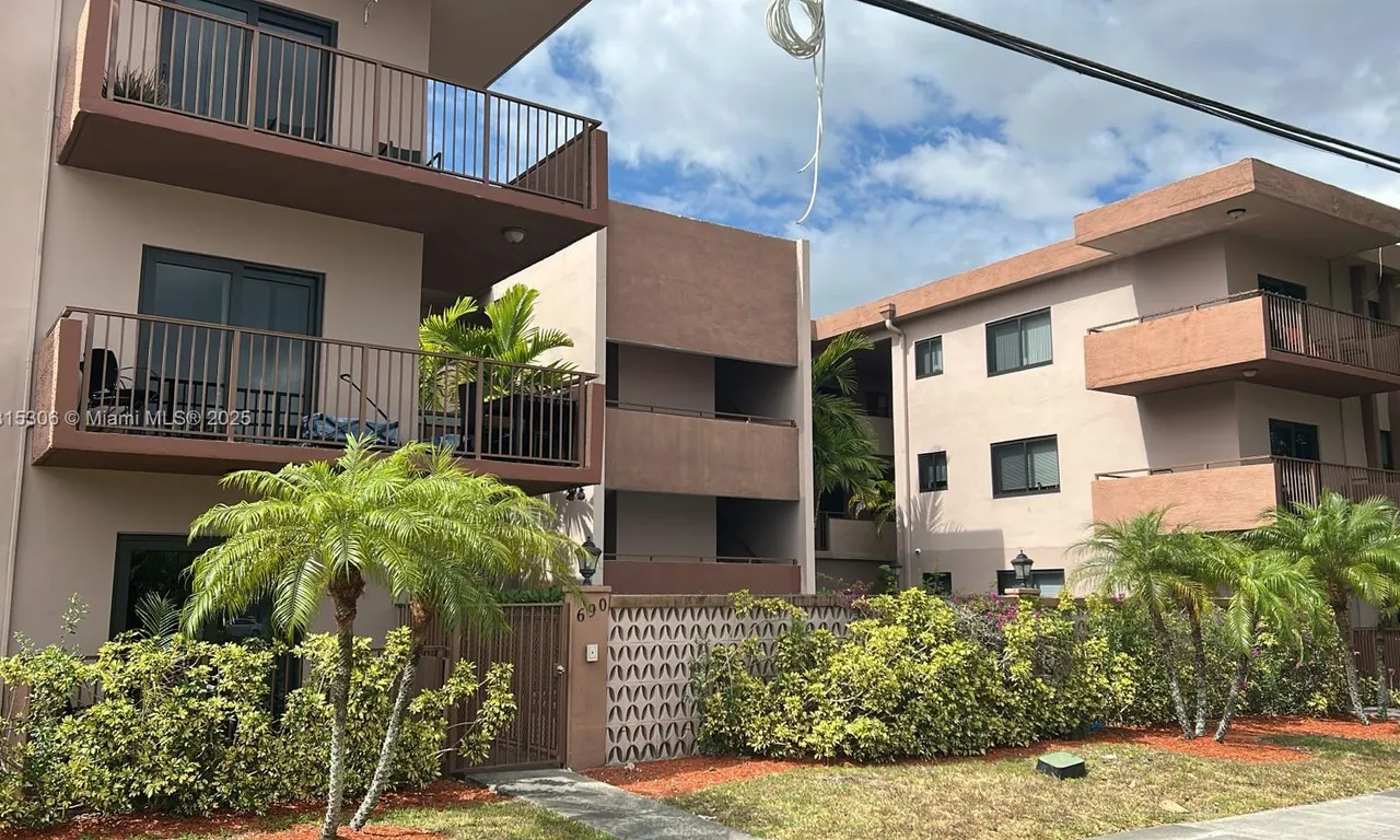 690 NE 123rd St # 207, North Miami FL 33161