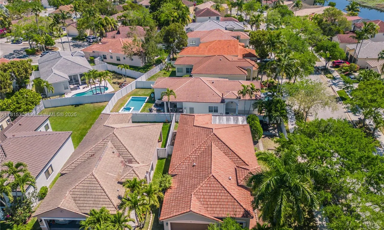 814 Kapok Way, Weston FL 33327