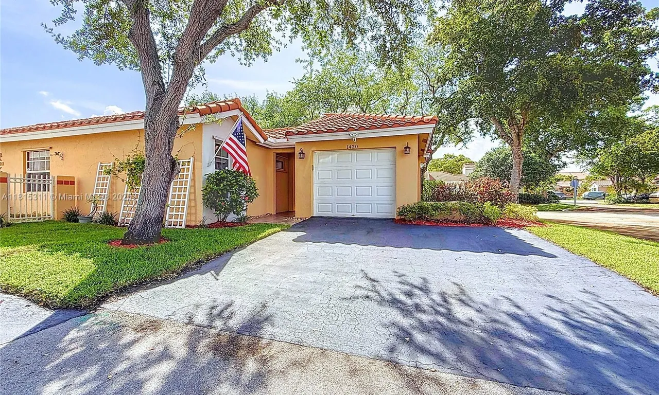 1420 Seagrape Cir, Weston FL 33326