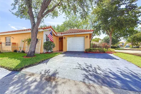 1420 Seagrape Cir, Weston FL 33326