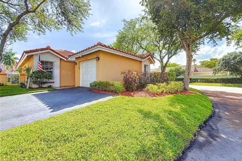 1420 Seagrape Cir, Weston FL 33326