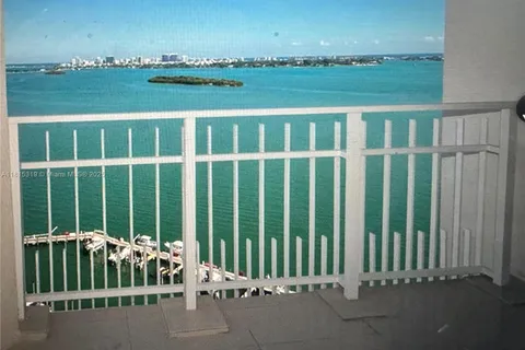 4000 Towerside Ter # 2201, Miami FL 33138