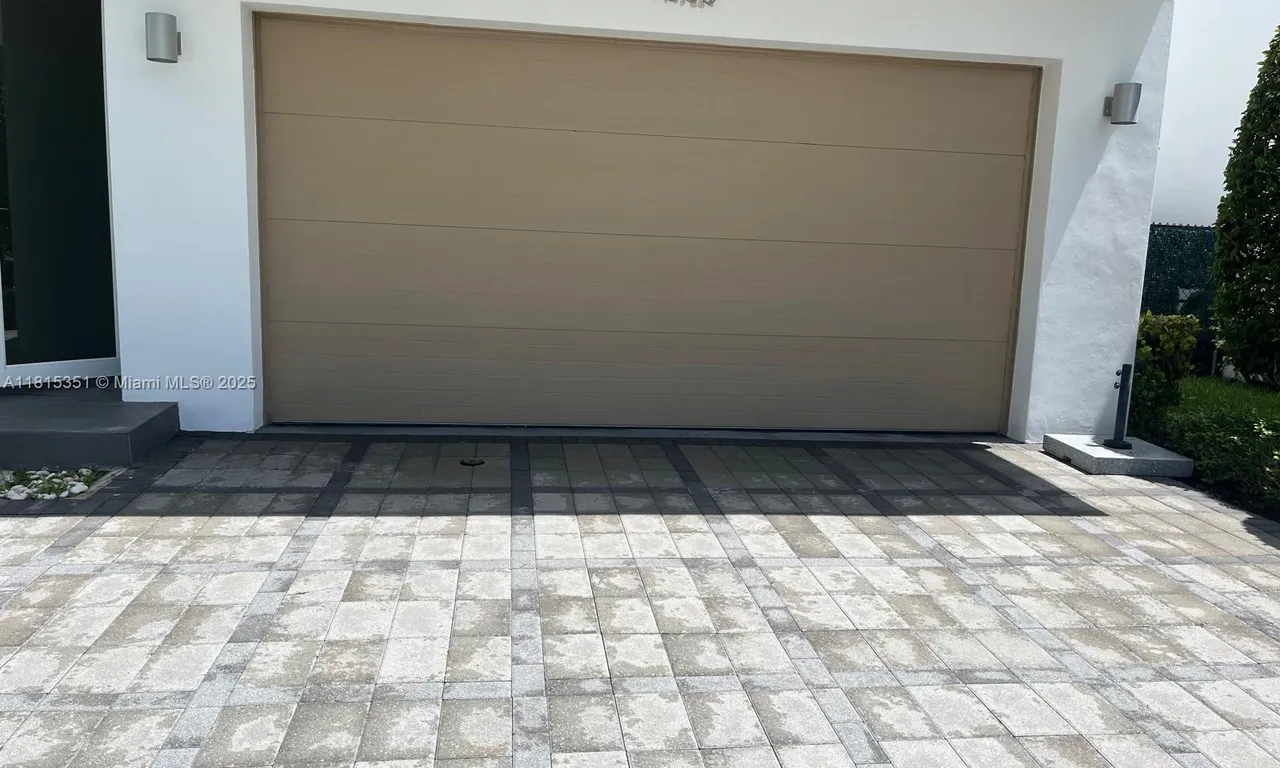 9855 NW 75TH TERRACE, Doral FL 33178