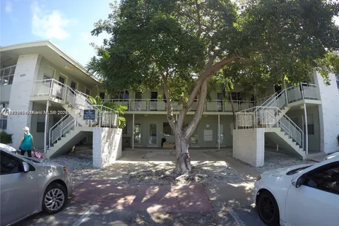 6835 RUE VERSAILLES # 104, Miami Beach FL 33141