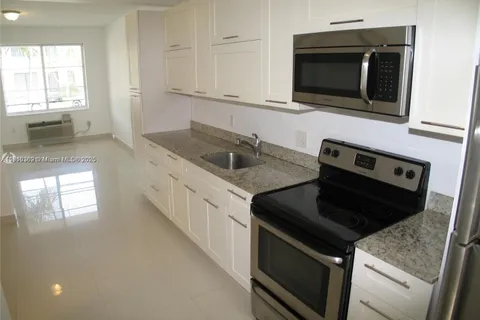 540 74th St # 3, Miami Beach FL 33141