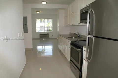 540 74th St # 3, Miami Beach FL 33141