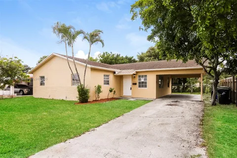 2740 SW 7th St, Fort Lauderdale FL 33312