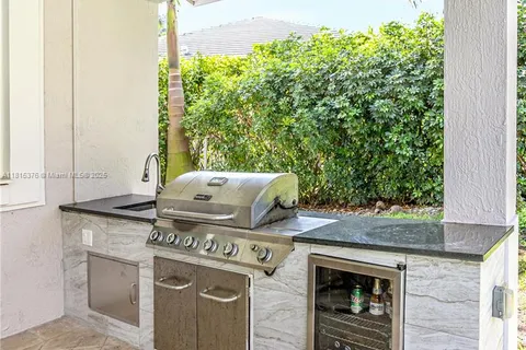 1879 Hidden Trail Ln, Weston FL 33327
