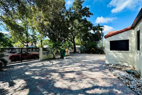 5231 SW 5th Ter, Miami FL 33134
