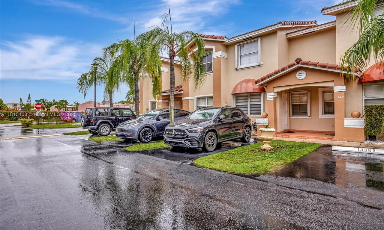 13887 SW 64th St, Miami FL 33183