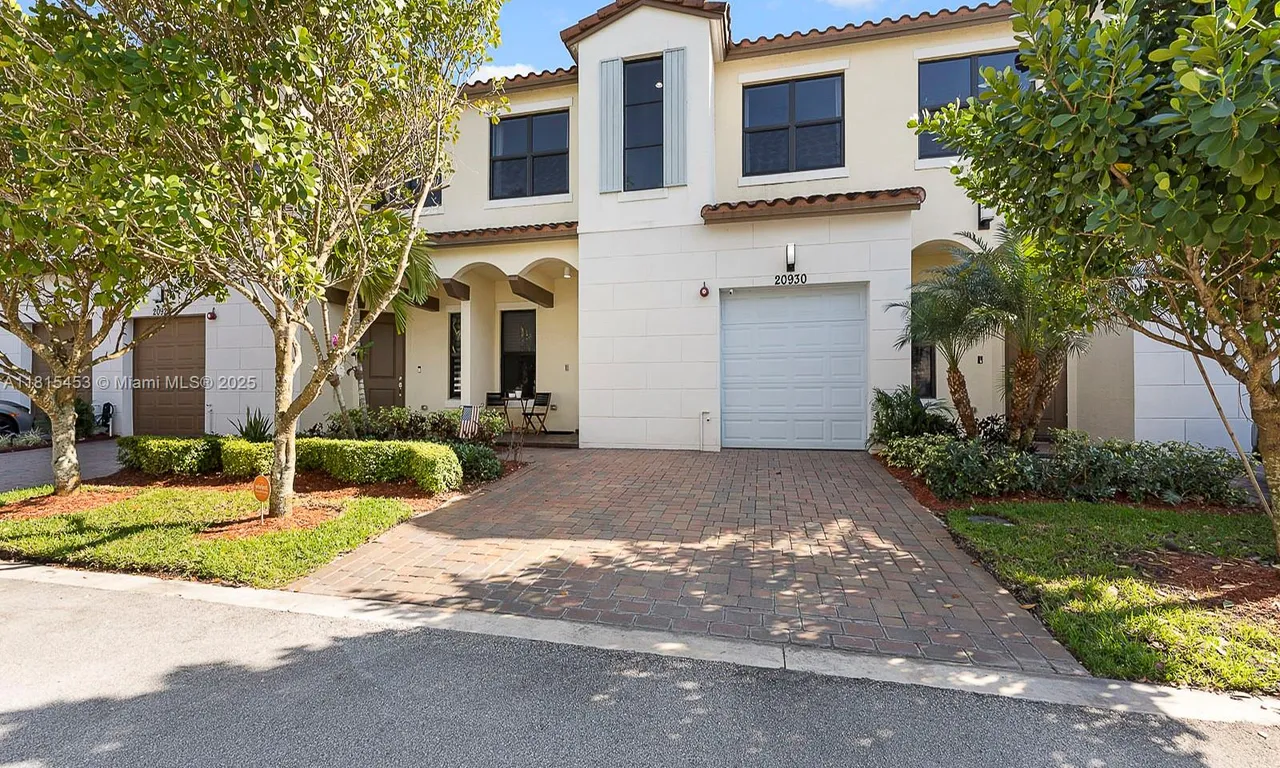20930 NW 1st St, Pembroke Pines FL 33029