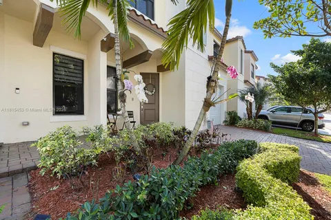 20930 NW 1st St, Pembroke Pines FL 33029
