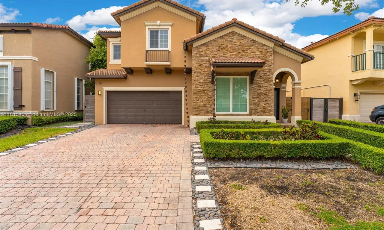 22618 SW 94th Path, Cutler Bay FL 33190