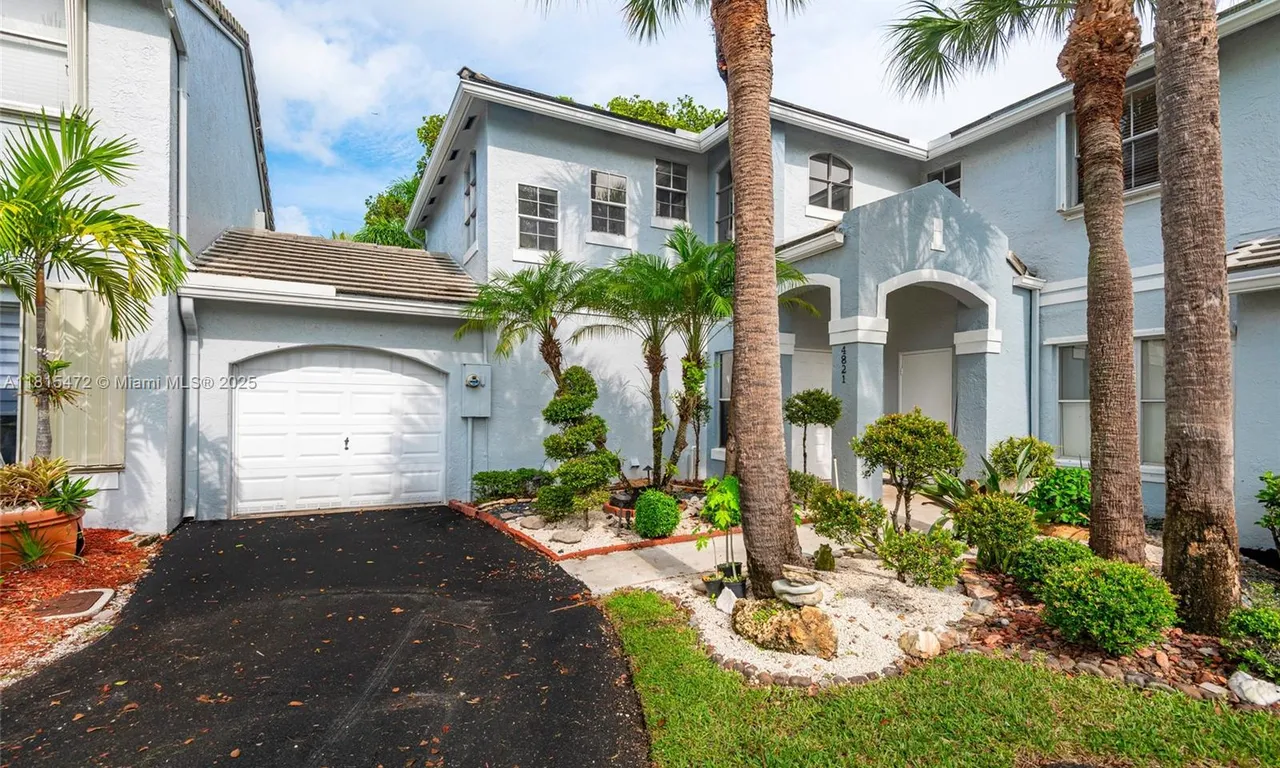 4821 Grapevine Way, Davie FL 33331