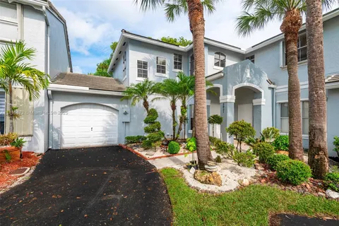 4821 Grapevine Way, Davie FL 33331