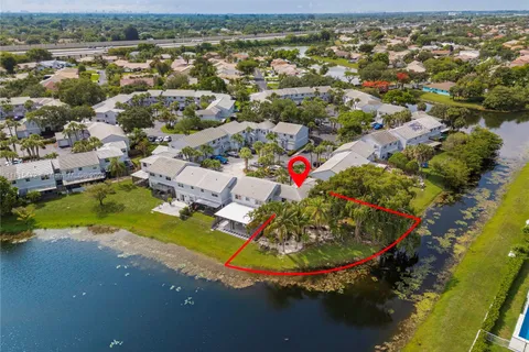4821 Grapevine Way, Davie FL 33331