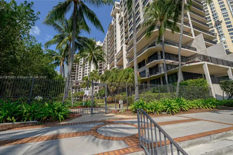540 Brickell Key Dr # 600, Miami FL 33131