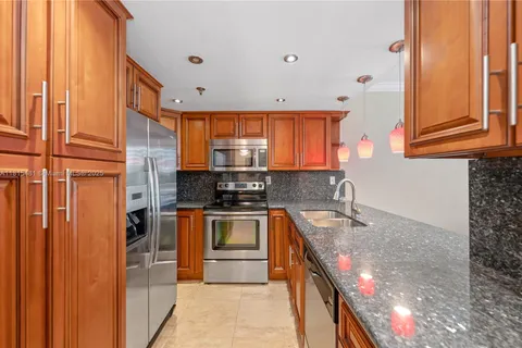 540 Brickell Key Dr # 600, Miami FL 33131