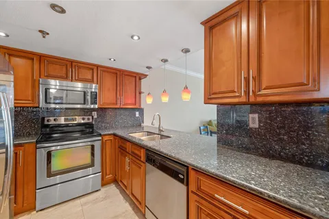 540 Brickell Key Dr # 600, Miami FL 33131