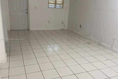 7070 NW 177th St # 10, Hialeah FL 33015