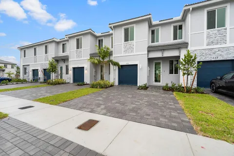 676 SE 14th St # 676, Homestead FL 33034