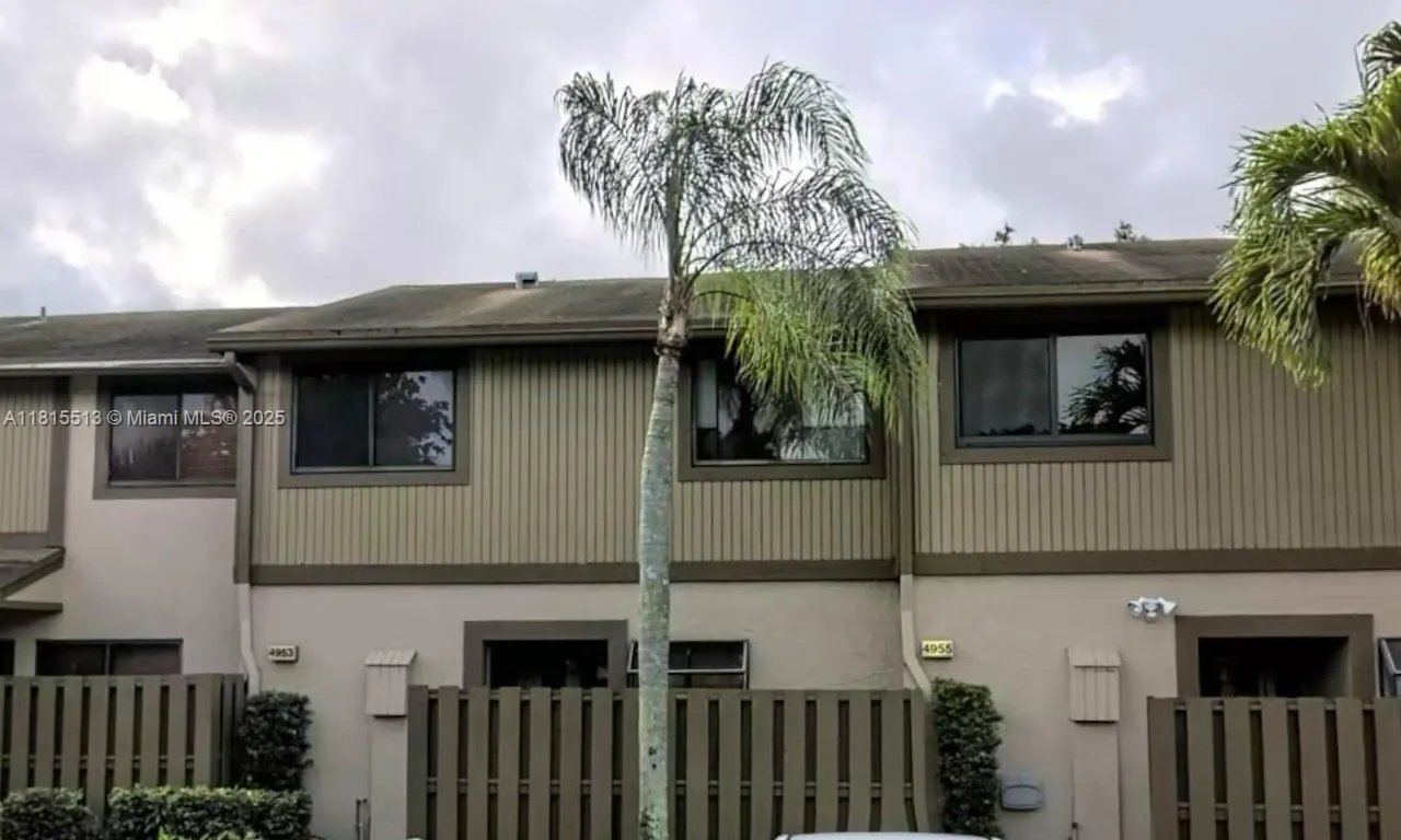 4953 NW 82nd Ave, Lauderhill FL 33351