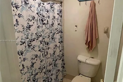 4953 NW 82nd Ave, Lauderhill FL 33351