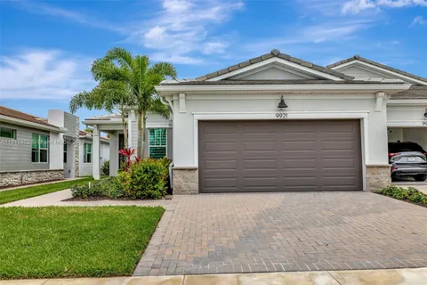 9921 SW Isabelline Dr, Port St. Lucie FL 34987