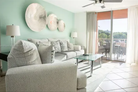19601 E Country Club Drive # 203, Aventura FL 33180