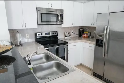 19601 E Country Club Drive # 203, Aventura FL 33180