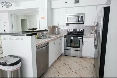 19601 E Country Club Drive # 203, Aventura FL 33180