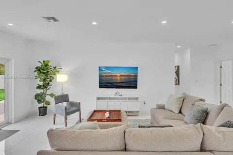 10245 SW 212th St, Cutler Bay FL 33189