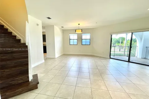 10600 NW 88th St # 204, Doral FL 33178