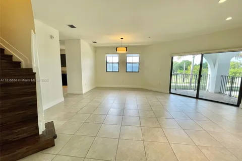 10600 NW 88th St # 204, Doral FL 33178