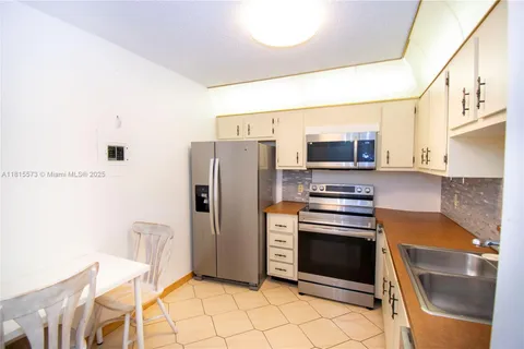 130 S Shore # 2F, Miami Beach FL 33141