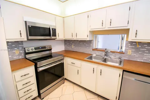 130 S Shore # 2F, Miami Beach FL 33141