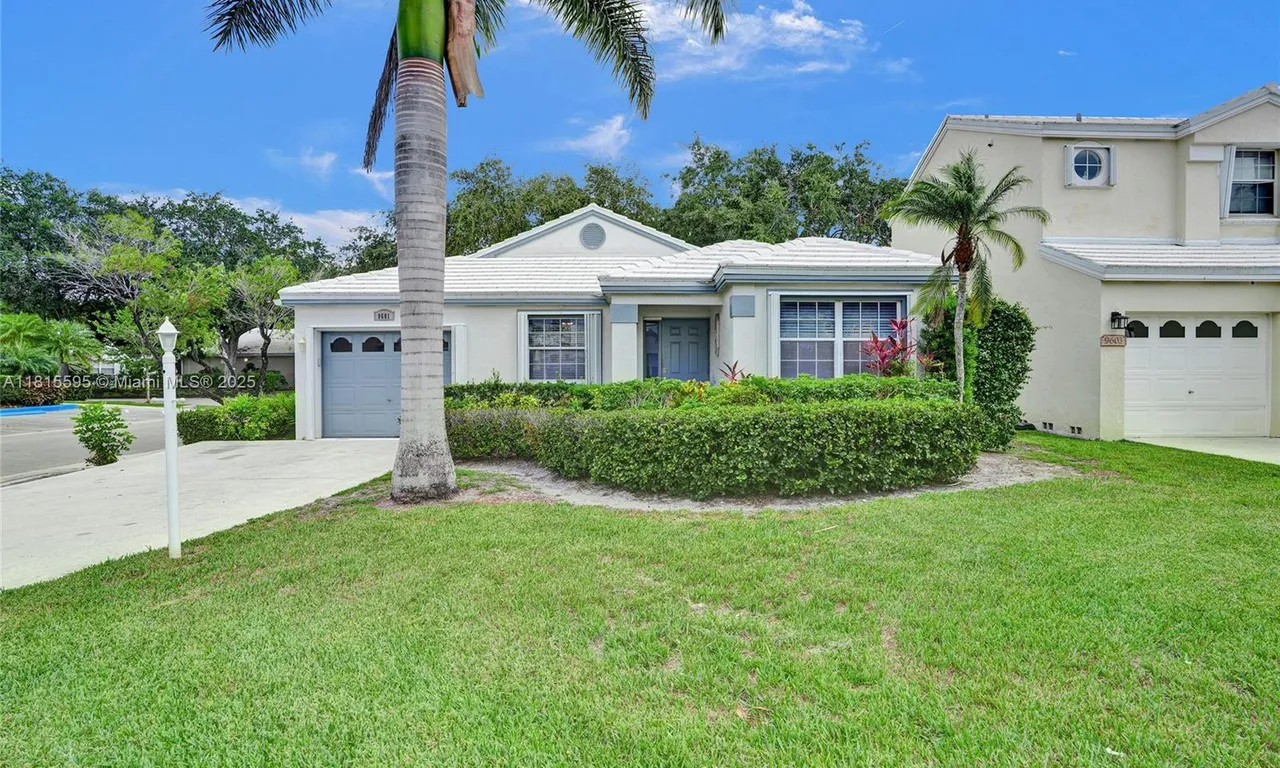9601 NW 8th Cir, Plantation FL 33324