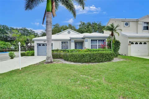 9601 NW 8th Cir, Plantation FL 33324