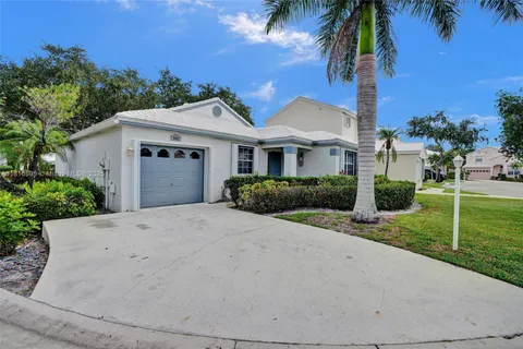 9601 NW 8th Cir, Plantation FL 33324