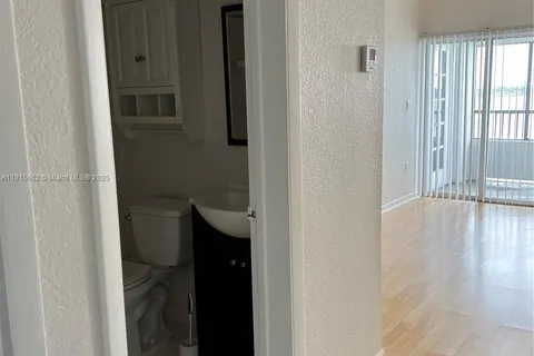 2811 N Oakland Forest Dr # 304, Oakland Park FL 33309